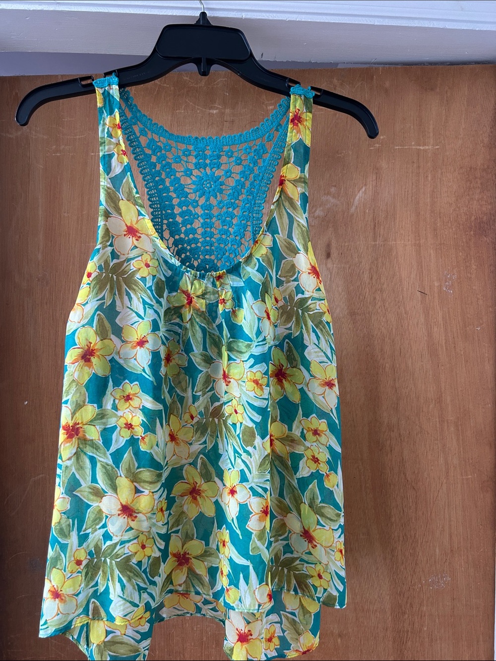 Aeropostale Crochet-Back Floral Tank Top in Teal and Yellow
